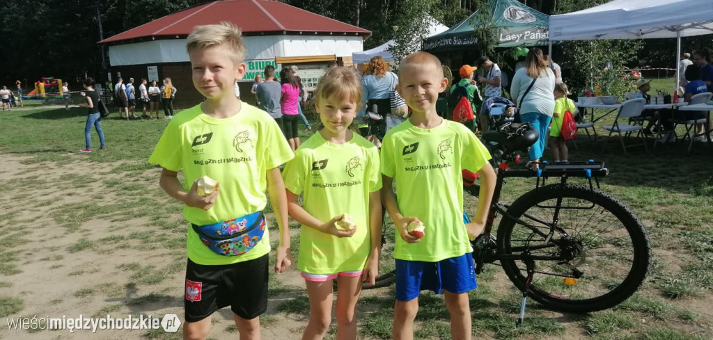 Przygotowania do biegów dziecięcych w Sierakowie