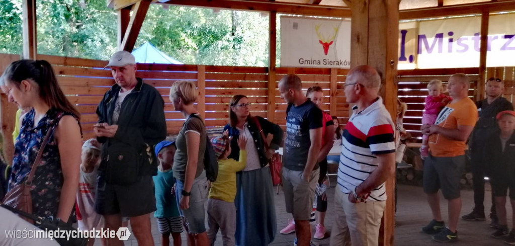 Przygotowania do biegów dziecięcych w Sierakowie