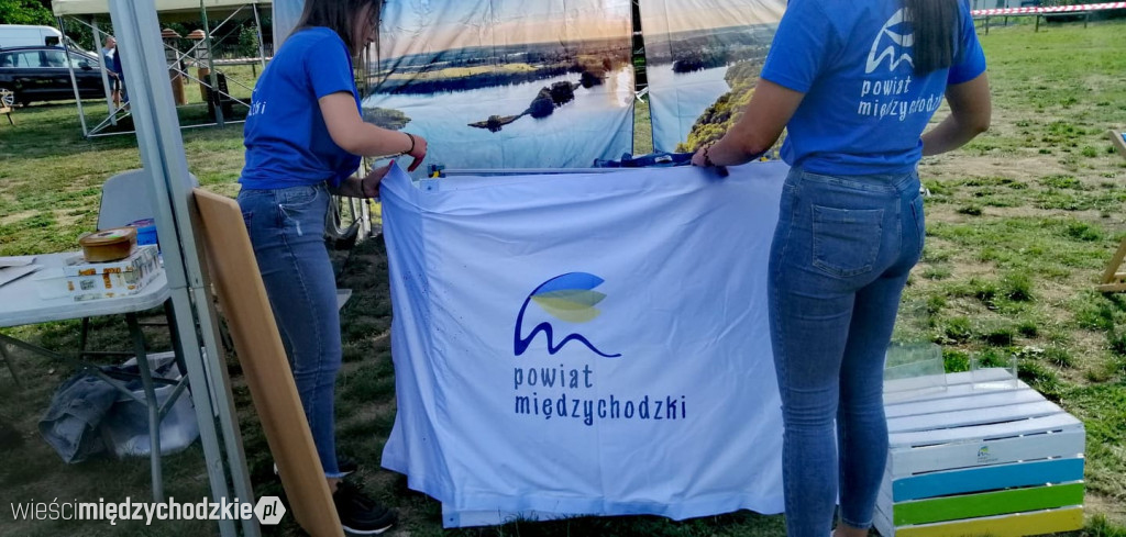 Przygotowania do biegów dziecięcych w Sierakowie