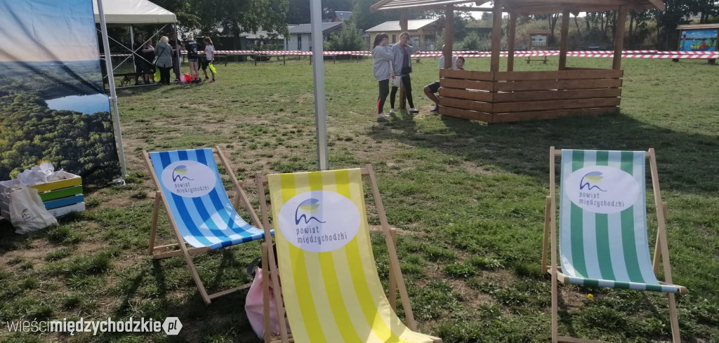 Przygotowania do biegów dziecięcych w Sierakowie