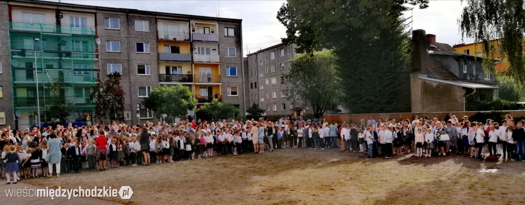 Uczniowie rozpoczynają naukę