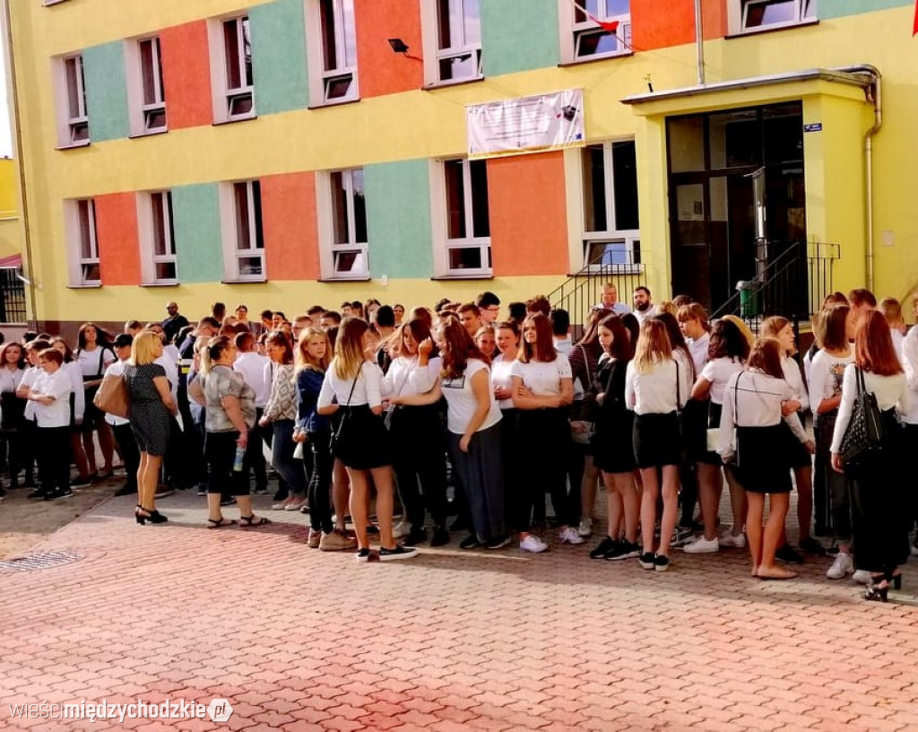 Uczniowie rozpoczynają naukę