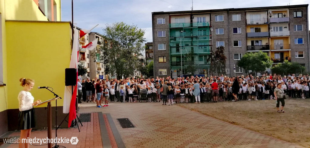 Uczniowie rozpoczynają naukę