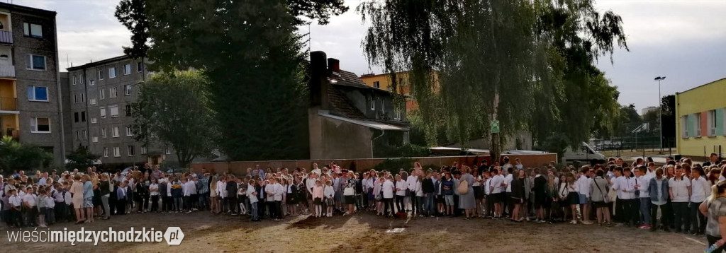 Uczniowie rozpoczynają naukę
