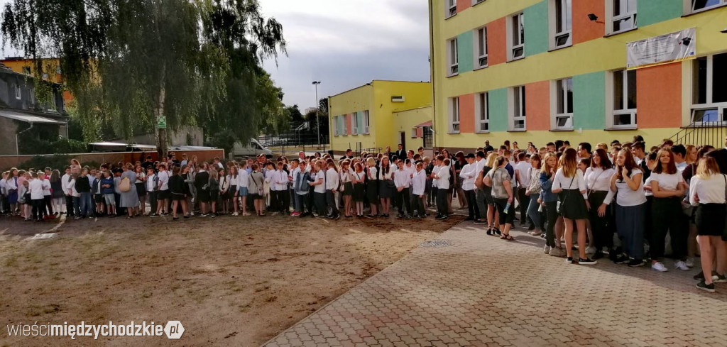 Uczniowie rozpoczynają naukę