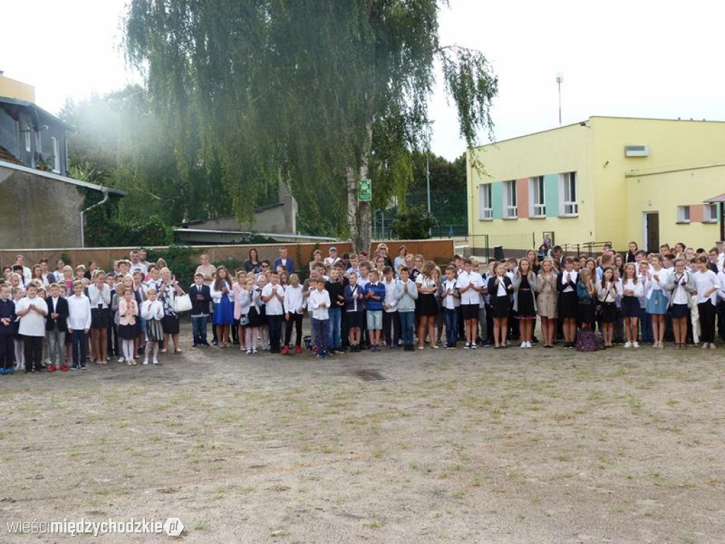Uczniowie rozpoczynają naukę