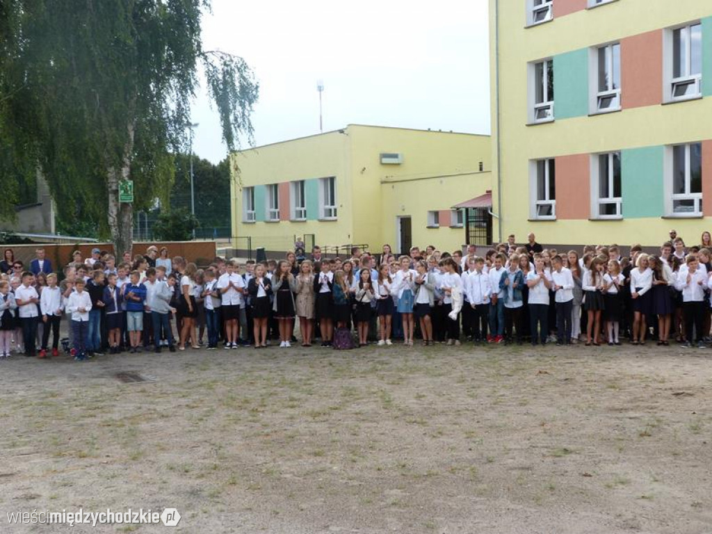 Uczniowie rozpoczynają naukę