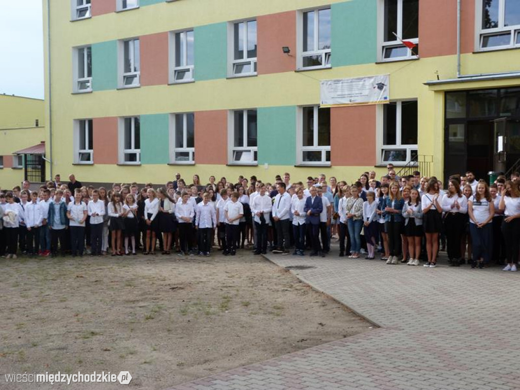 Uczniowie rozpoczynają naukę