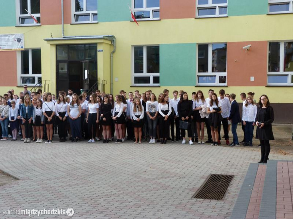 Uczniowie rozpoczynają naukę