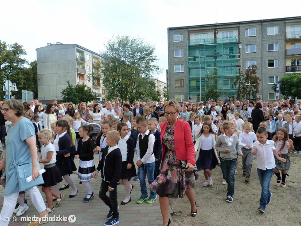 Uczniowie rozpoczynają naukę