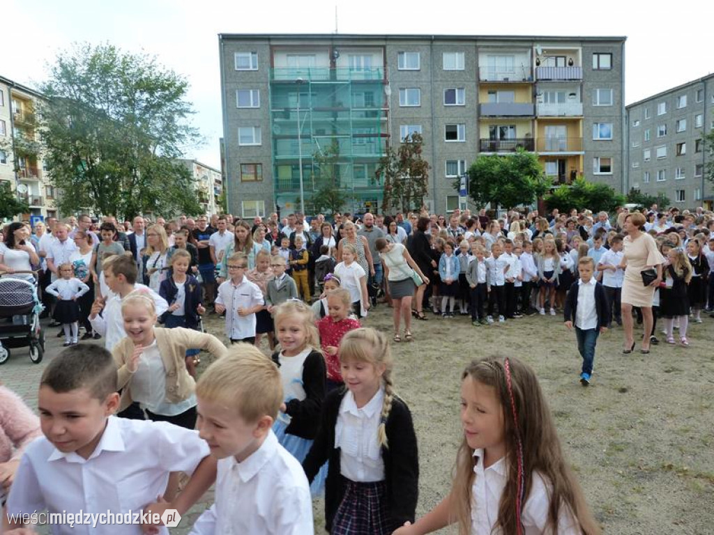 Uczniowie rozpoczynają naukę