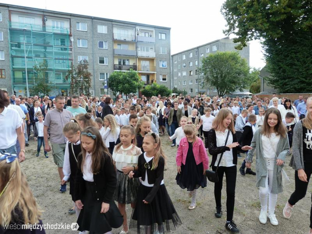Uczniowie rozpoczynają naukę