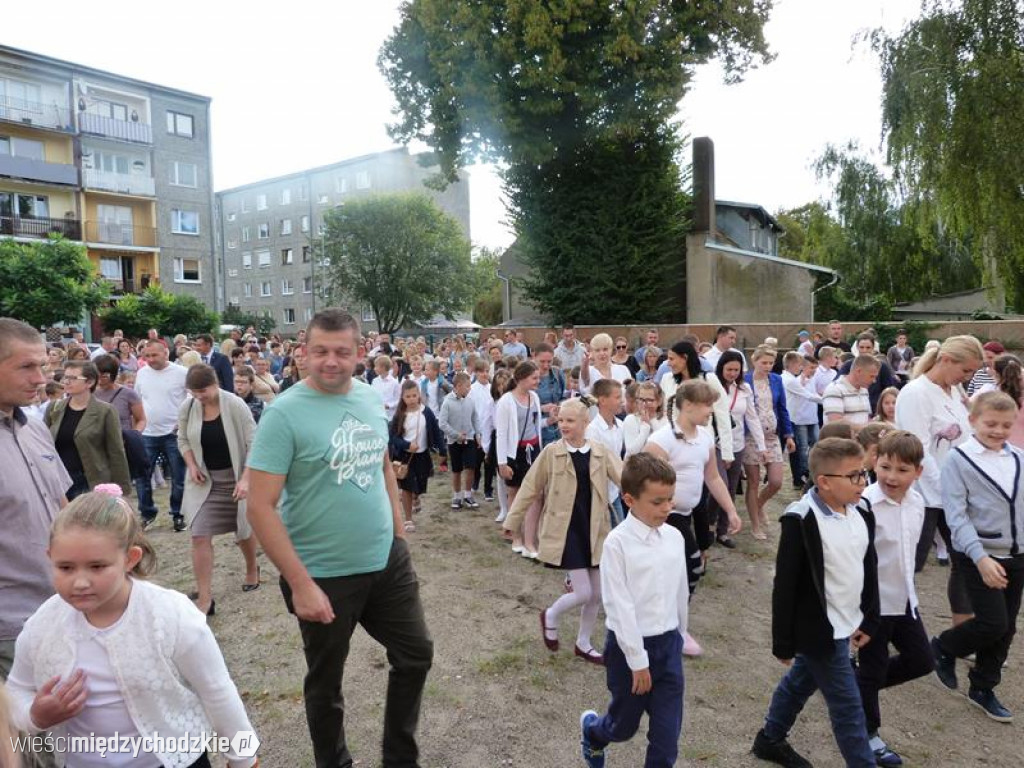 Uczniowie rozpoczynają naukę