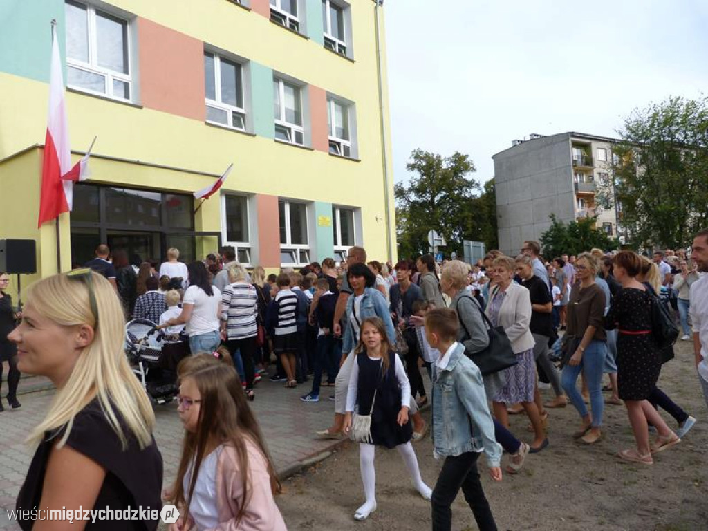 Uczniowie rozpoczynają naukę