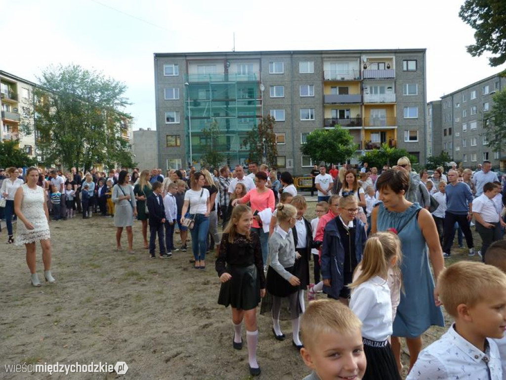 Uczniowie rozpoczynają naukę