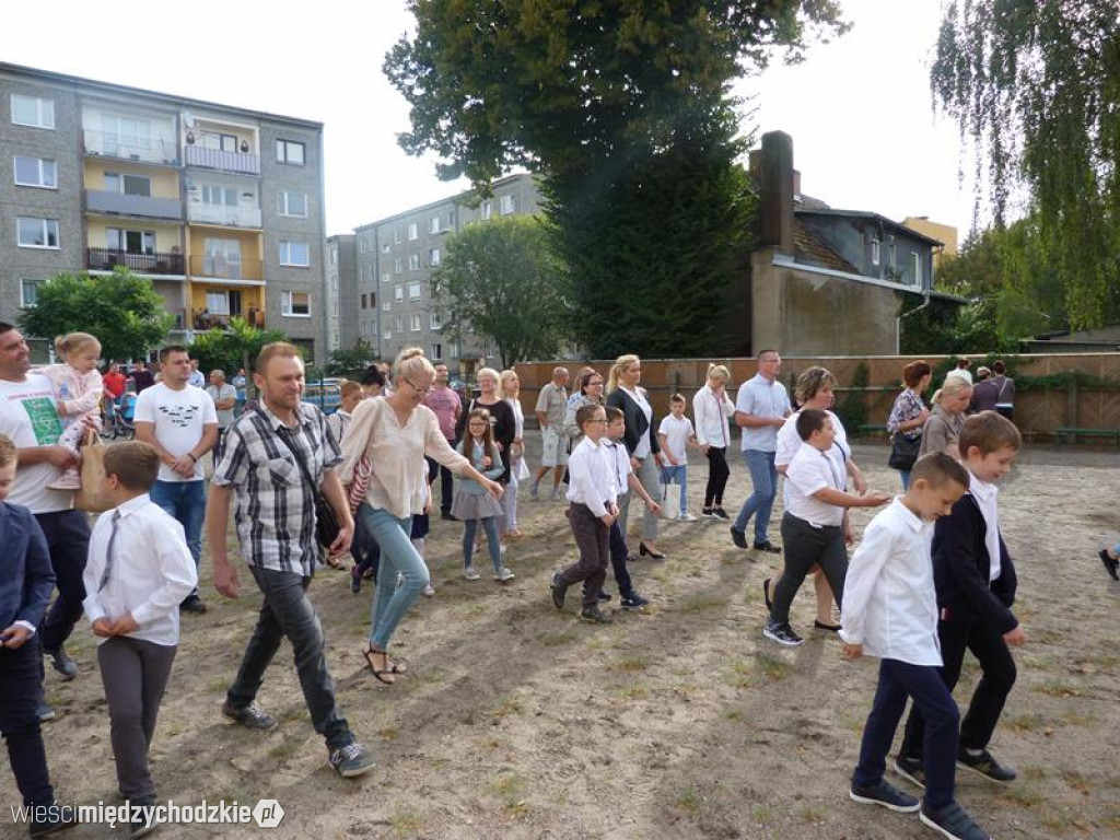 Uczniowie rozpoczynają naukę