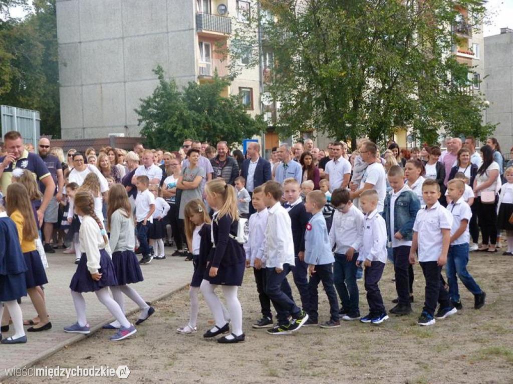 Uczniowie rozpoczynają naukę