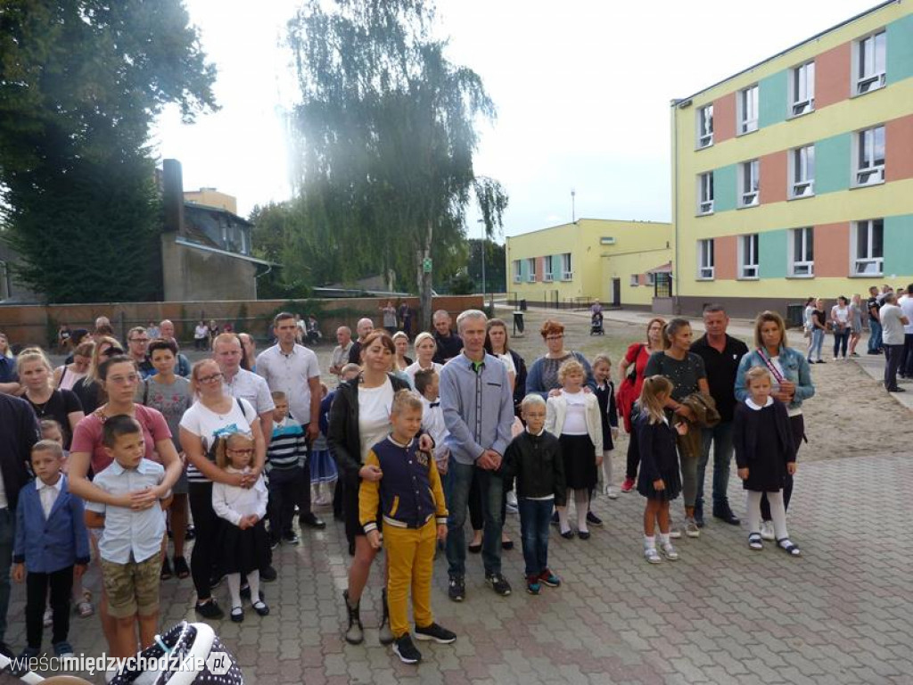 Uczniowie rozpoczynają naukę