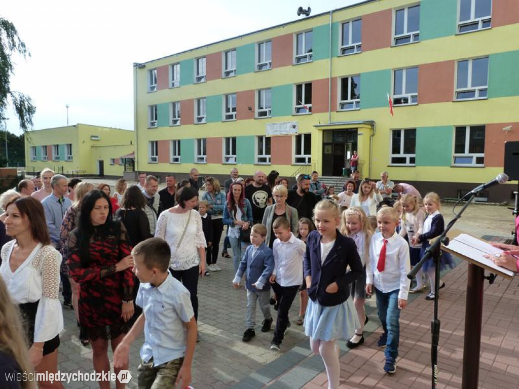 Uczniowie rozpoczynają naukę
