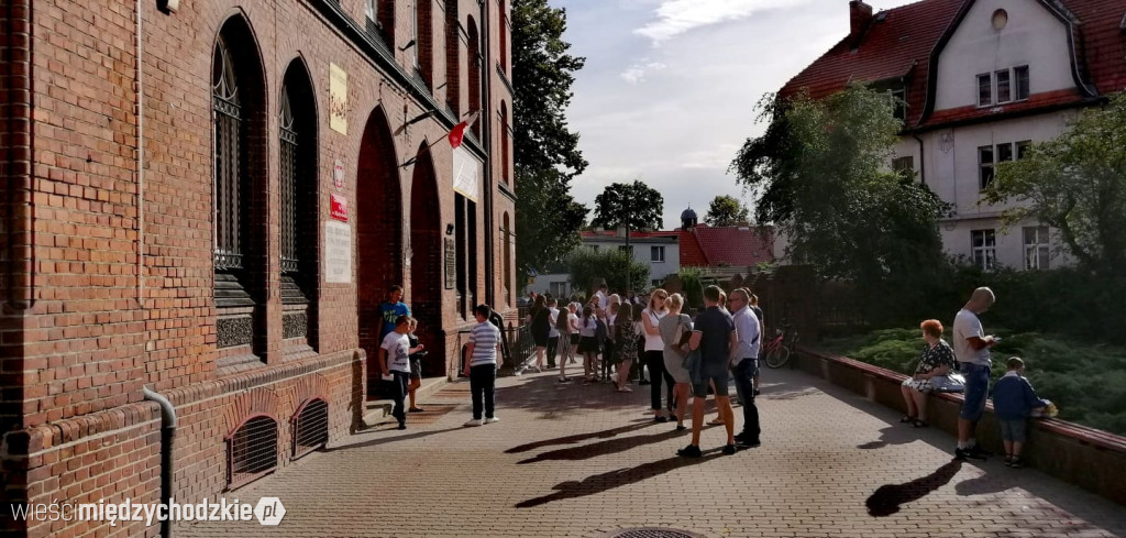 Uczniowie rozpoczynają naukę