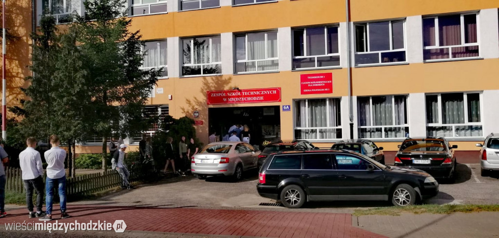Uczniowie rozpoczynają naukę