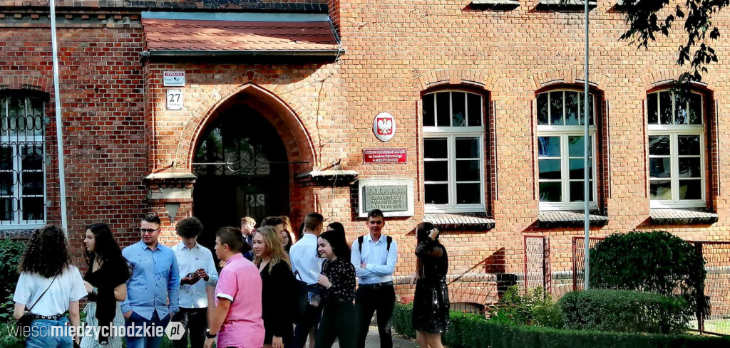 Uczniowie rozpoczynają naukę