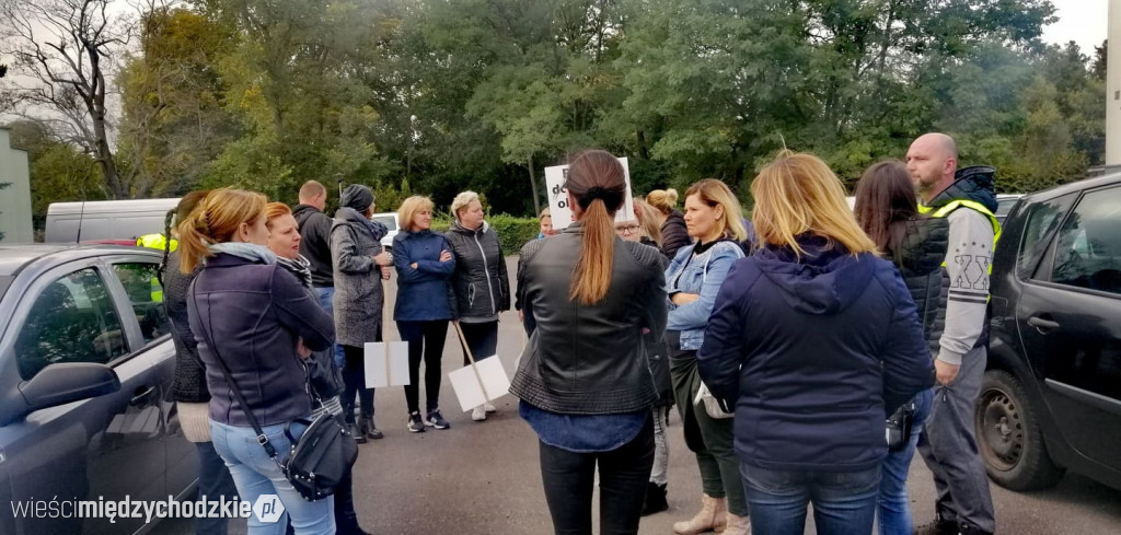 Protest rodziców uczniów z Wierzbna