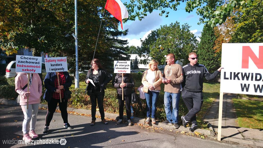 Protest rodziców z Wierzbna w Zielonej Górze