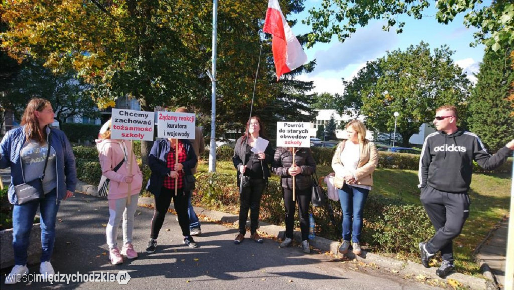 Protest rodziców z Wierzbna w Zielonej Górze