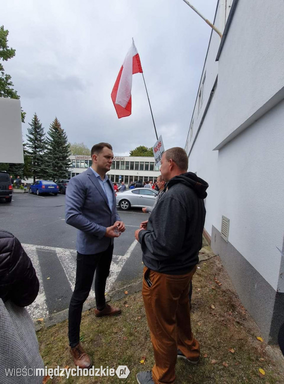 Protest rodziców z Wierzbna w Zielonej Górze