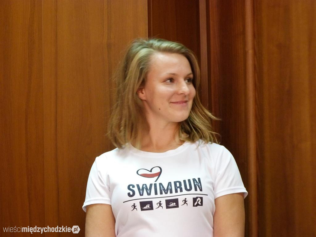 Podpisanie umowy na organizację swimrunu