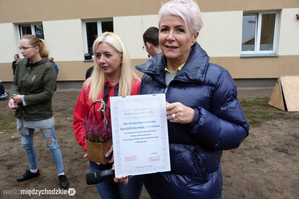 Pokaz umiejętności psich ratowników