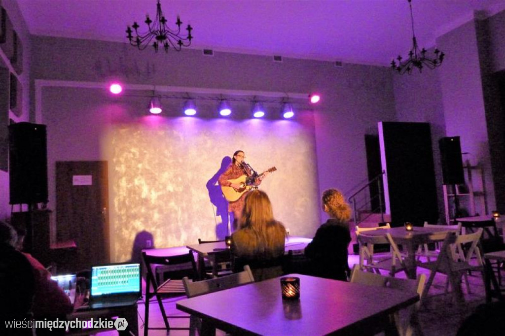 Koncert Joanny Pilarskiej w ArtCafe