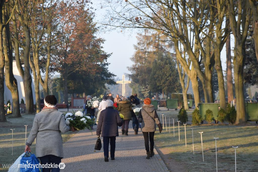Międzychodzkie cmentarze o poranku