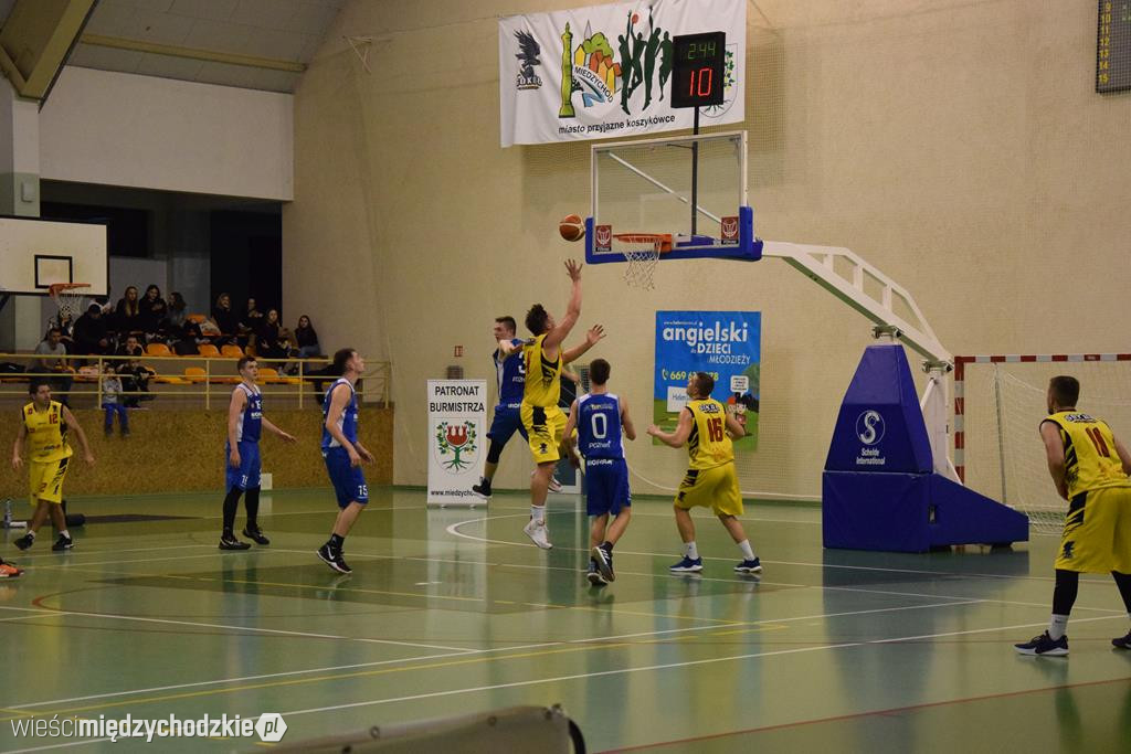 Sokół pokonuje Biofarm Basket Poznań 93:67