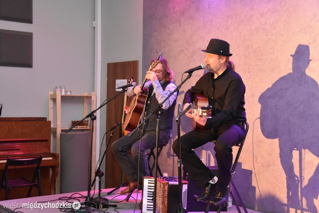 Koncert duetu YANISTAN w ArtCafe