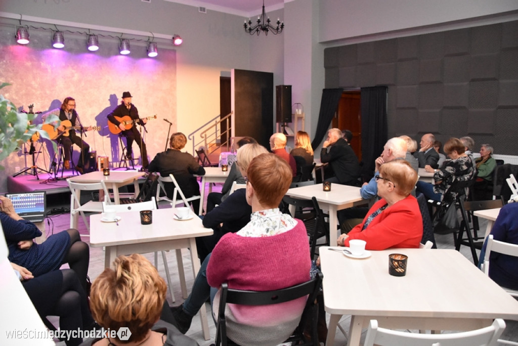 Koncert duetu YANISTAN w ArtCafe