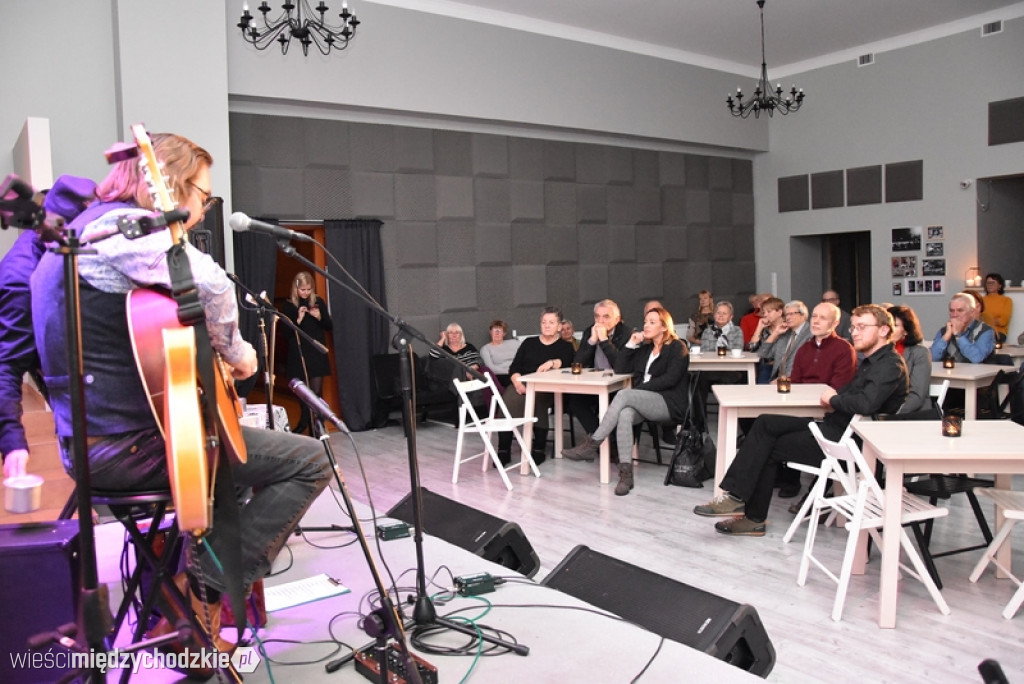 Koncert duetu YANISTAN w ArtCafe