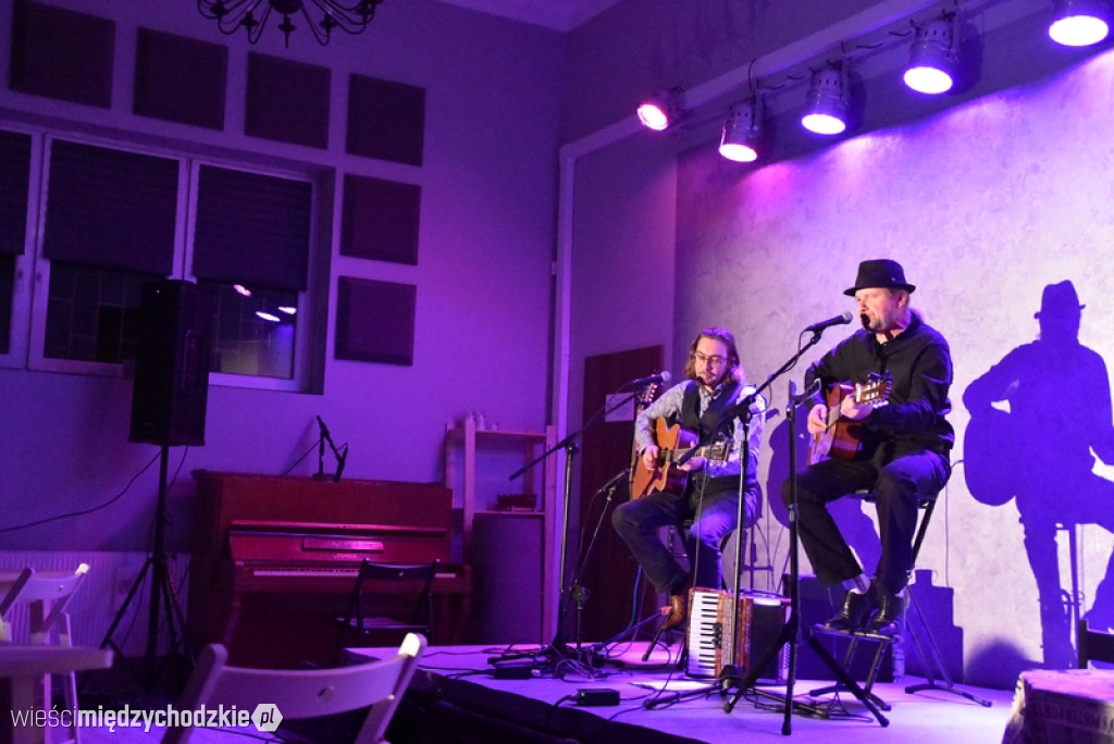 Koncert duetu YANISTAN w ArtCafe
