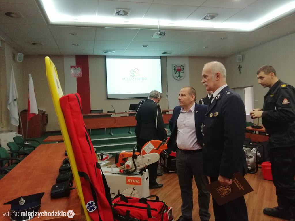 Strażacy z OSP otrzymali nowy sprzęt
