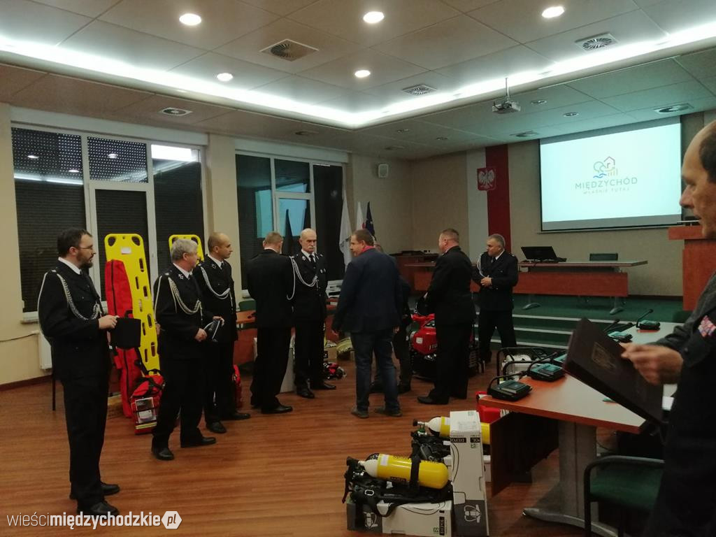 Strażacy z OSP otrzymali nowy sprzęt
