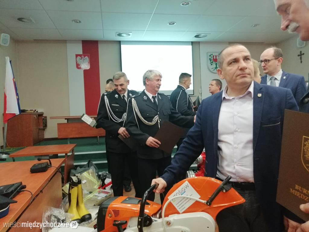 Strażacy z OSP otrzymali nowy sprzęt