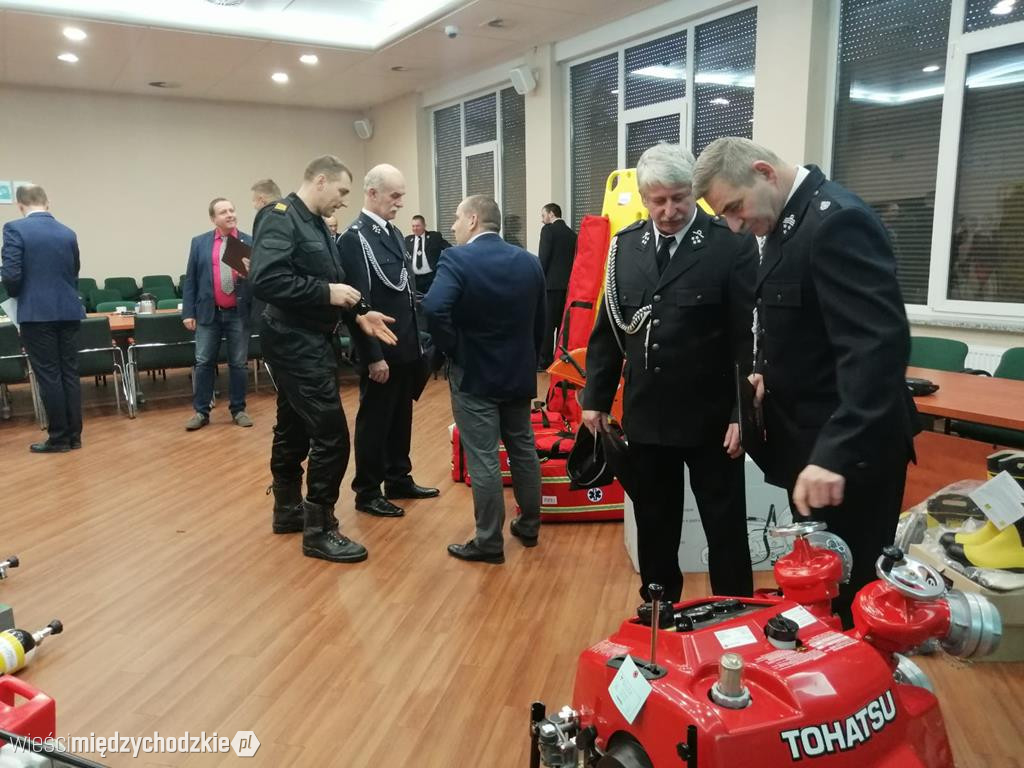 Strażacy z OSP otrzymali nowy sprzęt