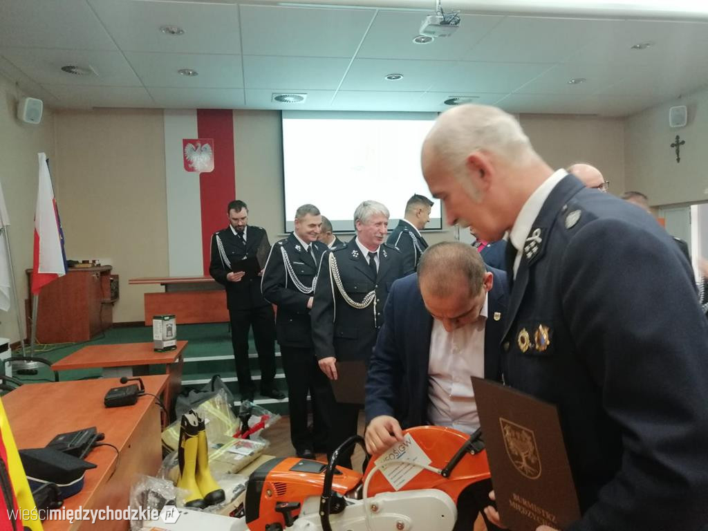 Strażacy z OSP otrzymali nowy sprzęt