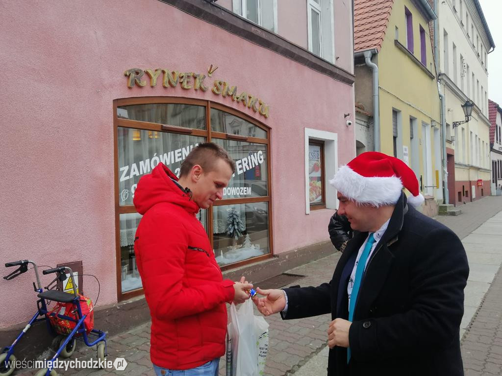 Burmistrz Międzychodu wcielił się w rolę Mikołaja