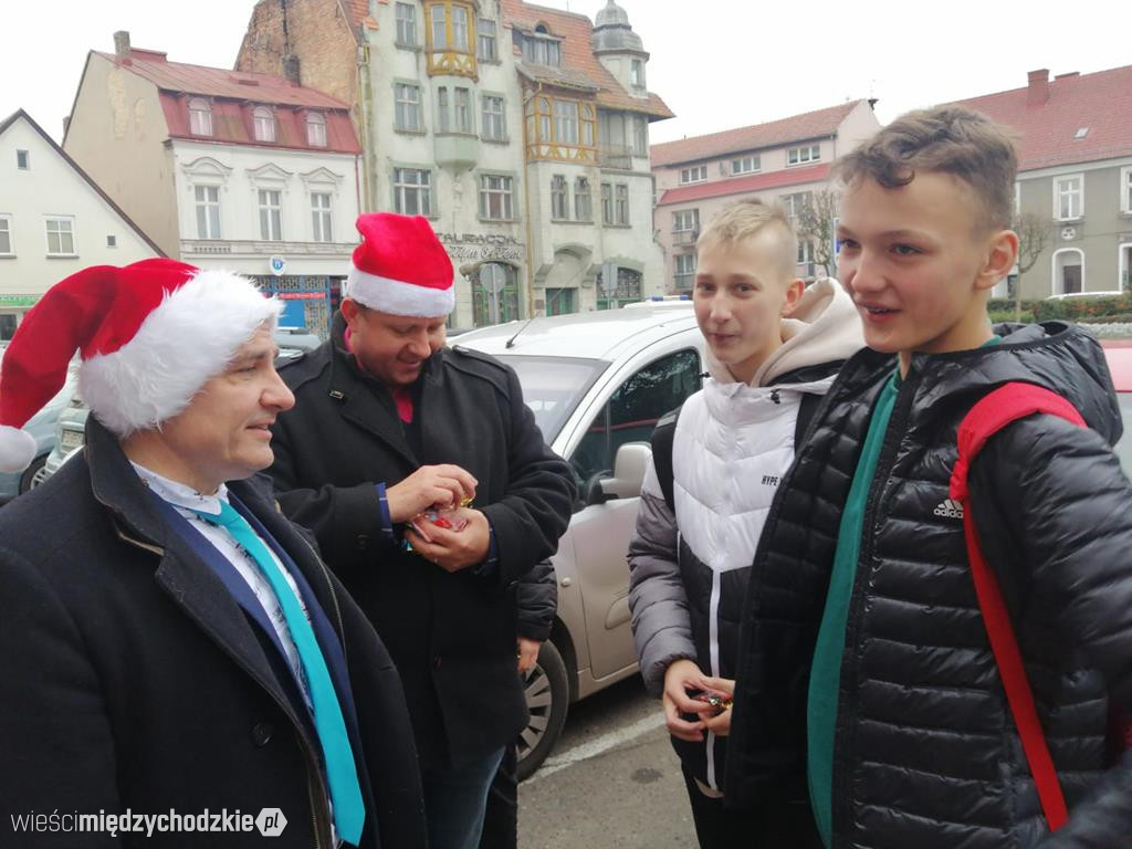 Burmistrz Międzychodu wcielił się w rolę Mikołaja