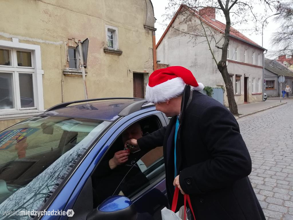 Burmistrz Międzychodu wcielił się w rolę Mikołaja