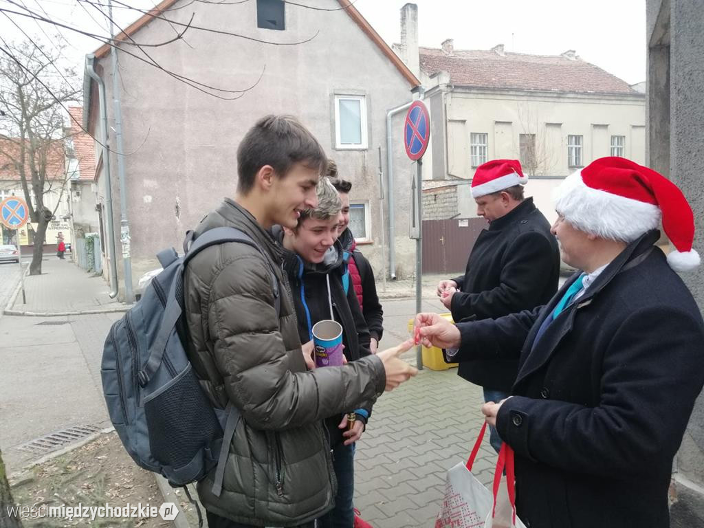 Burmistrz Międzychodu wcielił się w rolę Mikołaja