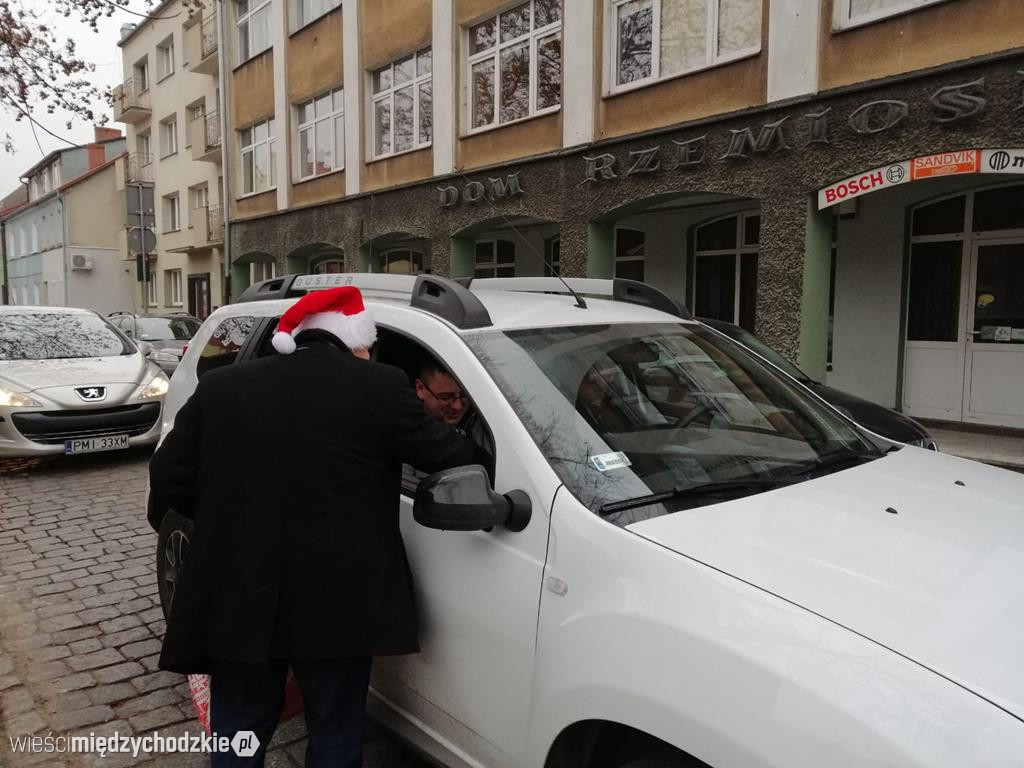 Burmistrz Międzychodu wcielił się w rolę Mikołaja