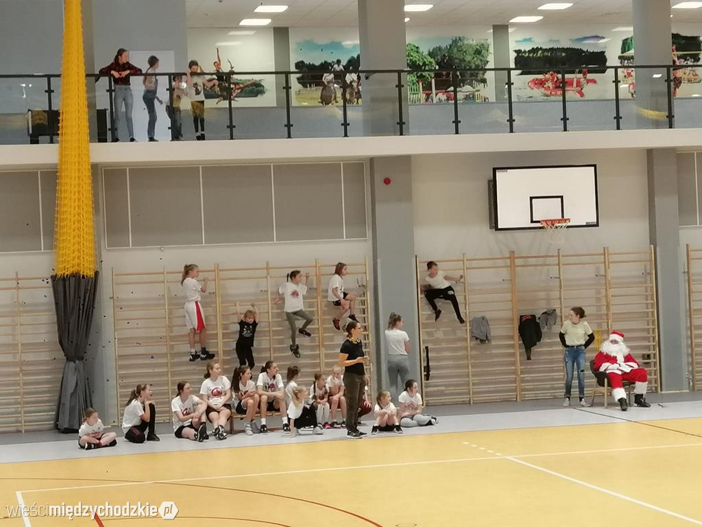 Mikołajkowe gry i zabawy w Sierakowie